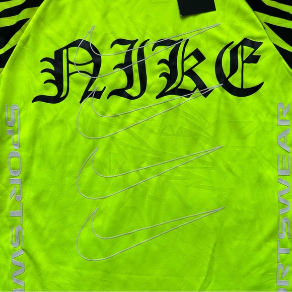NIKE SPORTSWEAR MENS V NECK JERSEY SHIRT SIZE SMALL NEON VOLT BLACK WHITE NEW - Picture 4 of 6